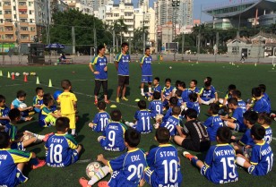 香港サッカー 楽山孝志が育成年代のコーチング業を開始