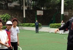 香港サッカー 日本人FW吉武剛選手が深セン日本人学校を訪問