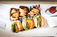 中環のアメリカン料理「Burger Circus」24 時間営業開始