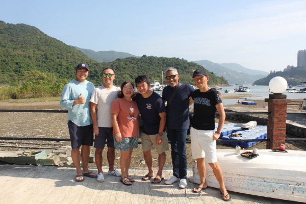 香港に来てからドラゴンボートを始め、 そのおもしろさにはまる人も多いという。 運営チームは、長年に渡りHKJDBCを支えてきた。