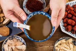 various-chinese-herbal-medicines-made-into-bowl-chinese-medicine_1205-11669
