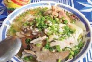 カンボジアのローカル料理「クイティウとフォー」クロマーマガジン編集部