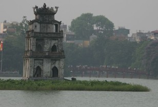 幸福のシンボル「大亀伝説」ホアンキエム湖（ベトナム）